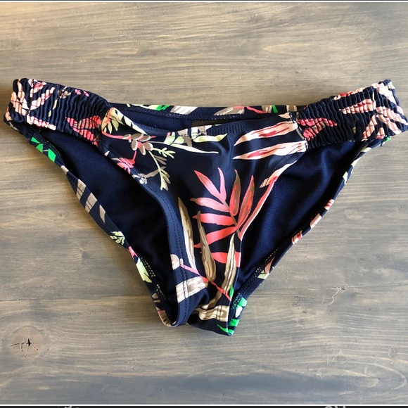 Tropical Print Bandeau Bikini - Picture 3 of 4